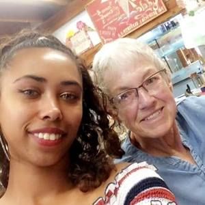 Meet your Posher, Claudia